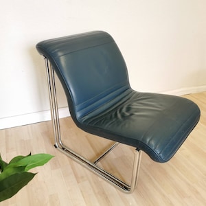 Mid-century Lounge Chair with Navy Blue Leather and Chrome Tubular Frame / Vintage Reading Big Chair from 1980s / Space Age Italian Design