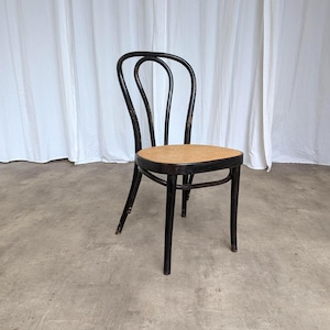Silla de comedor estilo Thonet vintage de madera negra y asiento de caña, 1970