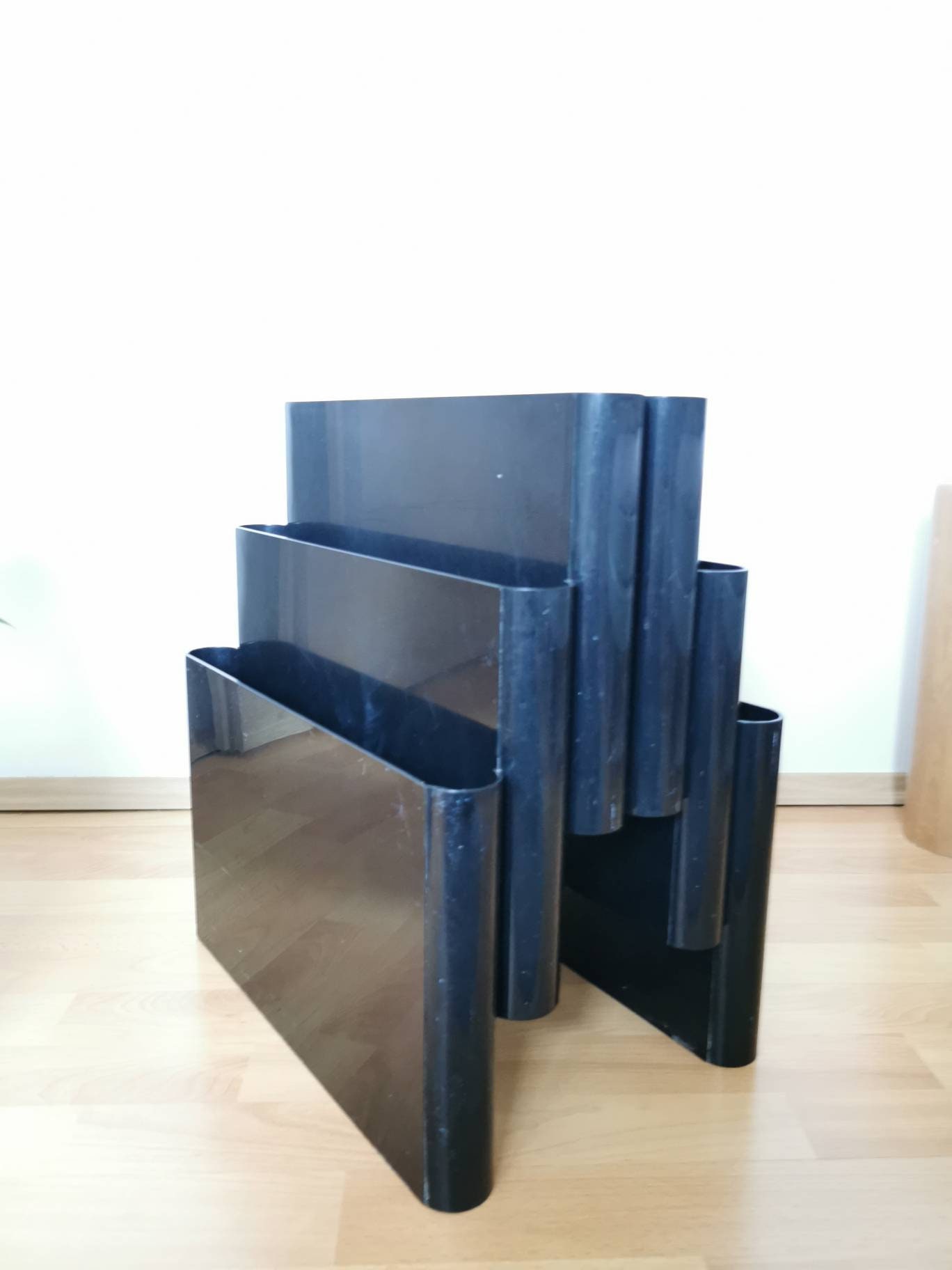 Black Magazine Rack / Italian Designer Giotto Stoppino for Black Magazine Rack / Italian Designer Giotto Stoppino for