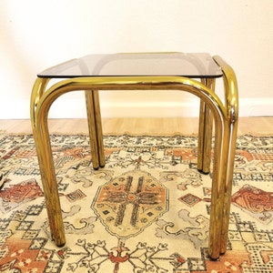Vintage Italienischer Couchtisch: Messing & Rauchglas, Mid-Century Modern