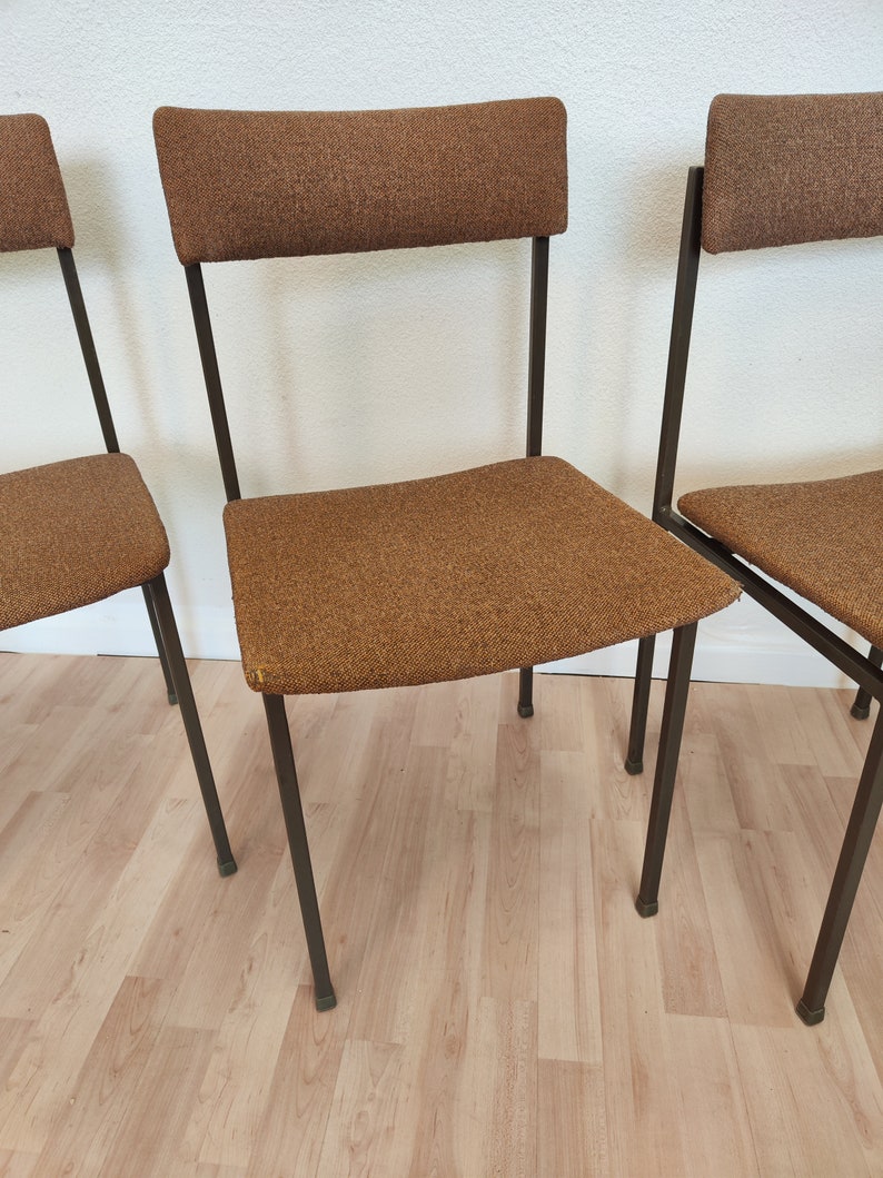 Chaises d'école vintage / Base en métal noir et siège en tissu marron / Chaises de salle à manger rétro des années 1970 par STOL Kamnik, Yougoslavie image 9