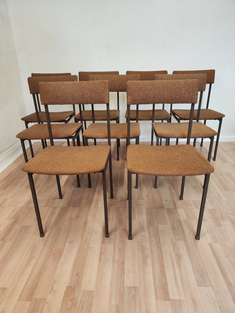 Chaises d'école vintage / Base en métal noir et siège en tissu marron / Chaises de salle à manger rétro des années 1970 par STOL Kamnik, Yougoslavie image 6