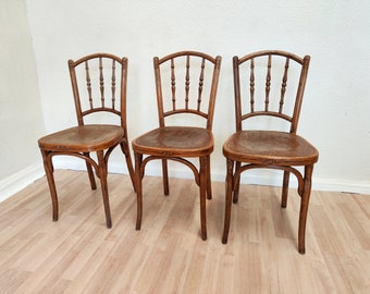 1 of 3 Vintage Wooden Dining Chairs / 1970s Mid-century Dine Bentwood Chairs with Carved Details