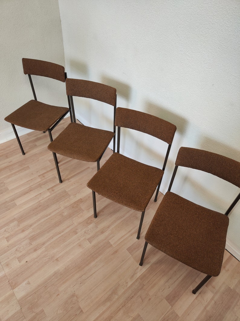 Chaises d'école vintage / Base en métal noir et siège en tissu marron / Chaises de salle à manger rétro des années 1970 par STOL Kamnik, Yougoslavie image 10