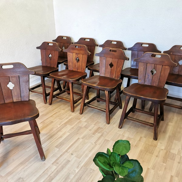 1 van 10 Vintage houten massieve eetkamerstoelen / Partij van Mid-century Farmhouse Cottage Tiroolse Dine-stoelen / Jaren 70 Joegoslavië