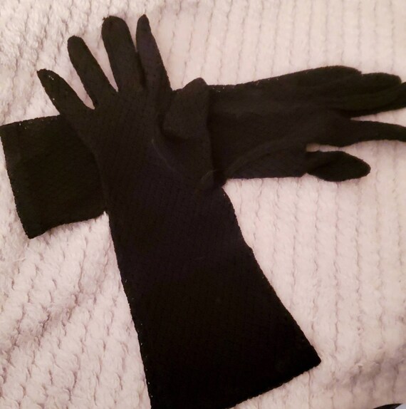 1950s Black Fishnet Opera Gloves.Medium sized 195… - image 6