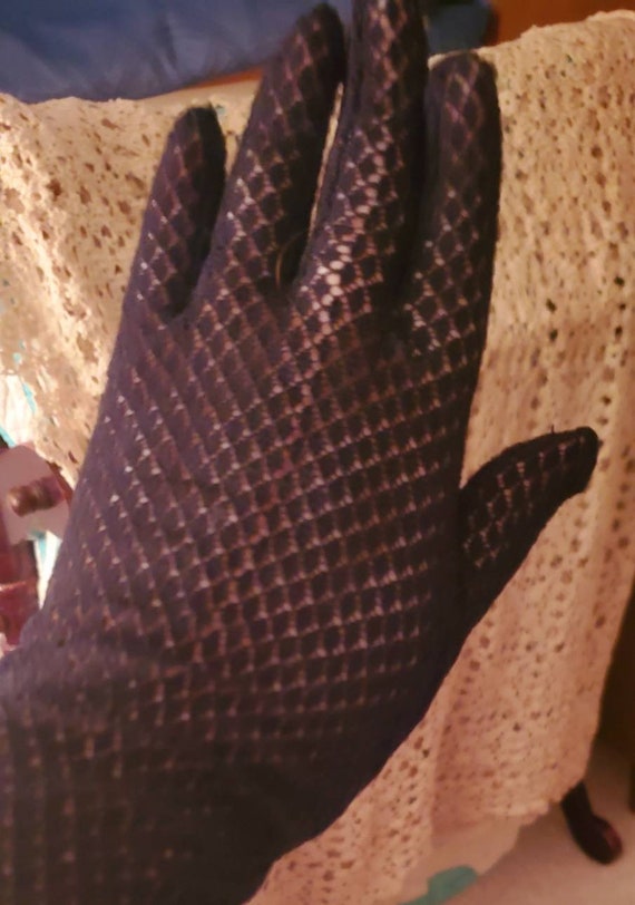 1950s Black Fishnet Opera Gloves.Medium sized 195… - image 4