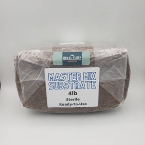 Puede incluir: Una bolsa rectangular marrón de sustrato Master Mix para cultivar setas. La bolsa está etiquetada con el logotipo de Royal Flush Mushrooms y el texto "Master Mix Substrate", "4lb", "Sterile" y "Ready-To-Use".