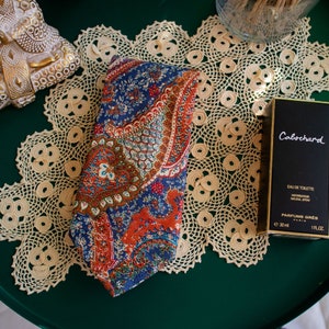Corbata de seda pura vintage con estampado clásico azul y rojo - Corbata de cuello de seda con estampado de Paisley - Regalo de Navidad vintage para hombres - Corbata con estampado interesante