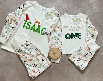 Pijama de cumpleaños personalizado de la jungla. Ropa de estar por casa. Cuando me despierte, tendré CUALQUIER EDAD. Animales de safari. Niños y niñas. 100 % algodón orgánico certificado.