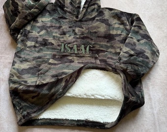Personalised Camo Fleece Hooded Blanket – Sherpa Lined, Oodie Style (Ages 3-7)