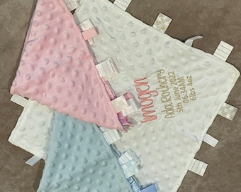 Manta de edredón Taggie Taggy personalizada para bebé, de satén suave, regalo para recién nacido, para baby shower, azul, rosa y blanco