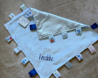 Manta de apego personalizada para bebé Taggie Taggy, suave, de satén, para niño o niña, regalo para recién nacido, baby shower, coches