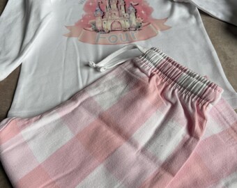 Pijama infantil de cumpleaños - Personalizado, Castillo, Cuadros, Rosa