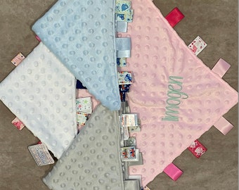 Manta de edredón personalizada con etiqueta para bebé, de satén suave, para niño y niña, regalo para baby shower, azul, rosa, gris y blanco