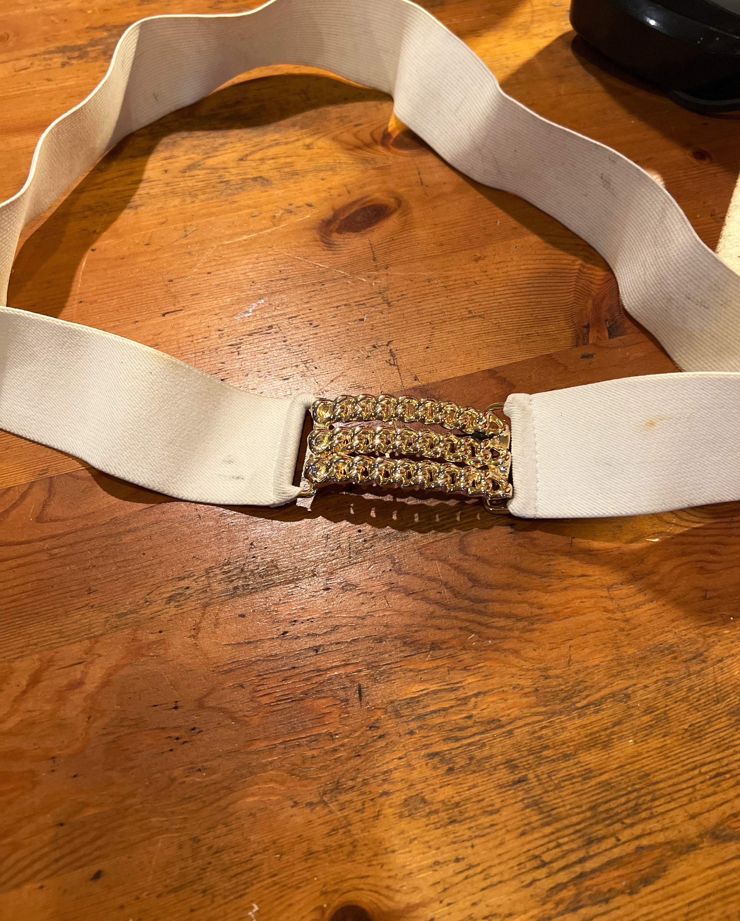 VTG Elegant gold tone coil stretchy belt. Hook closure Vintage 1950s-60s Gold Tone Scale Belt - Elastic Stretch  main image 2