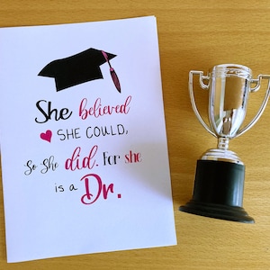 Tarjeta de graduación de doctorado para imprimir, ella creyó que podía y lo hizo, graduación de doctorado, tarjeta de graduación rosa