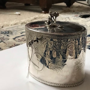 UNIQUE Silver Tea Caddy 1772 George III By Aaron Lestourgeon London With Engraving Foliate Decoration and Lock & Key Excellent Condition