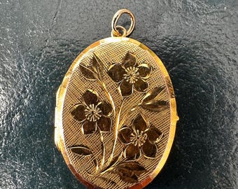 Georg Jensen OLD Vintage 9K Warm Yellow Gold Floral Engraved Locket Pendant 4.8g – London 1960 Hallmarked