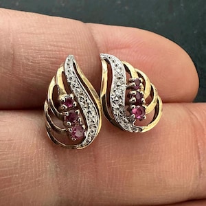 Boucles d'oreilles puces vintage en or bicolore 9 carats, rubis et diamants, motif cachemire | Poinçonnées Londres 1994, coffret inclus