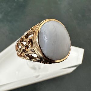 Boxed OLD Vintage  9K Warm Yellow Gold Blue Lace Agate Cabochon Statement Ring 4g, Size P | London 1960 Hallmarked