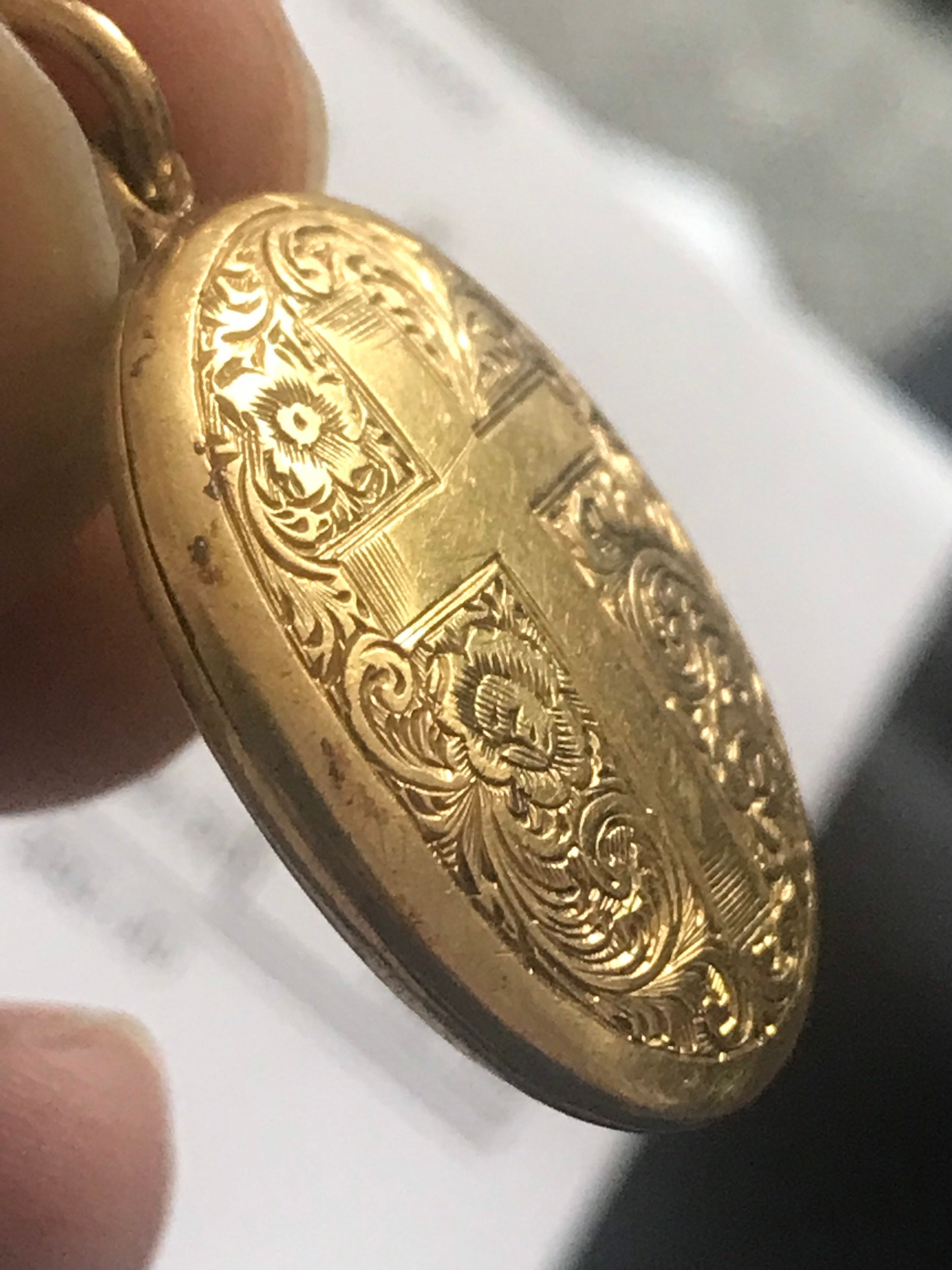 素晴らしいコレクター向けビクトリア朝後期の 18 カラットの楕円形