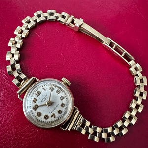 Vintage Accurist Hallmarked 9K Yellow Gold Ladies Wristwatch 21 Jewels 11.45Gr, 17Cm London 1974
