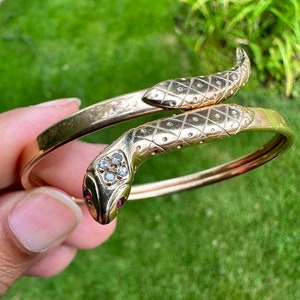 SUPERB: Hallmarked 9Ct Yellow Gold SNAKE Bangle Set with 4 Diamonds & Ruby Eyes, 11.12G Birmingham