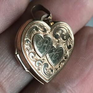 Louis Heart Locket  Engraved and Photo Personalized – Roro Arabia