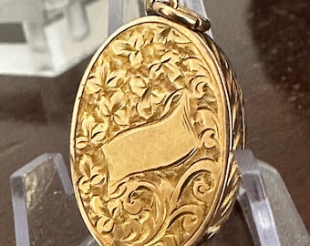 Antyczny kolekcjonerski wisiorek-medyk owalny z epoki edwardiańskiej, wykonany z 9-karatowego ciepłego złota, grawerowany, Birmingham 1903, sygnowany, 3,92 g