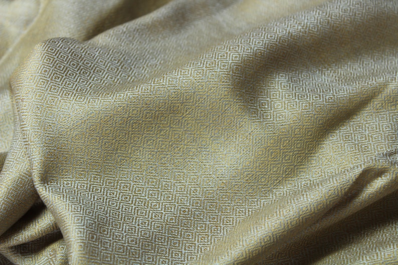 Hand-woven Silk Fabric Textile 100/% Silk Diamond Viking Reenactment historical hand made Yarn 1 m 112 cms