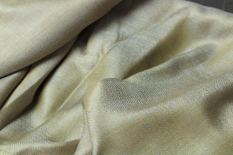Hand-woven Silk Fabric Textile 100/% Silk Diamond Viking Reenactment historical hand made Yarn 1 m 112 cms