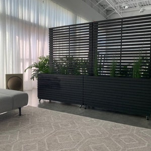 Jardinière horizontale à lattes architecturale moderne avec treillis - Bois dur d'extérieur sur mesure