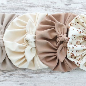 Bonnets bébé, turban bébé, chapeau beige, chapeau à fleurs, chapeau cacao, cadeau nouveau-né, cadeau bébé fille, cadeau baby shower image 4