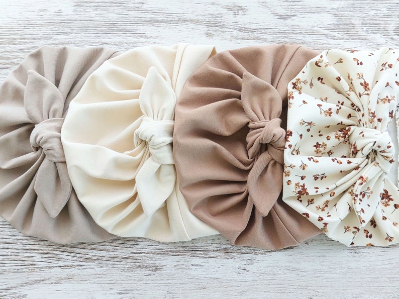 Gorros para bebé, Turbante para bebé, Gorro beige, Gorro floral, Gorro de cacao, Regalo para recién nacido, Regalo para niña, Regalo para baby shower imagen 4