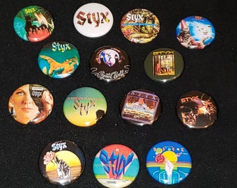 14 botones de Styx de 1 pulgada, mini álbumes, camisetas, pósteres, réplicas de Dennis DeYoung, Crystal Ball, Mr. Roboto, Tommy Shaw