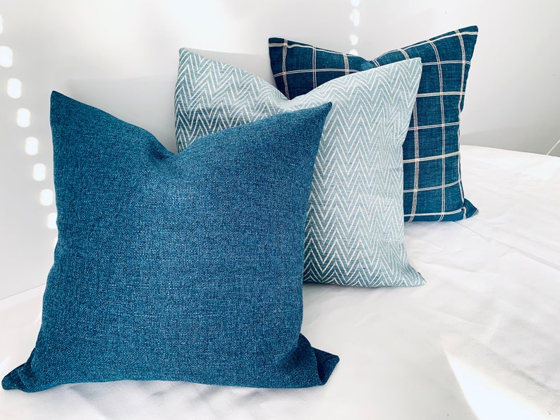 Made by Cushion Room sample fabric 021 Infinity Blue Design Pillow Cover with Invisible Zippe