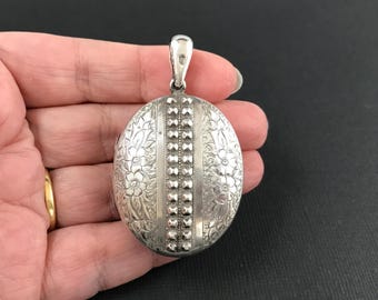 Antique Victorian 1882 hallmarked sterling silver floral locket pendant with engraved flowers