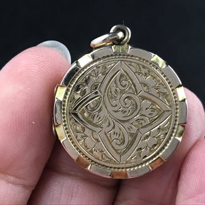Antique Edwardian engraved 9ct yellow gold front and back photo locket, 9 carat, 9k, vacant cartouche