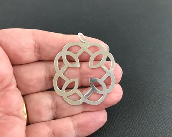 Vintage 1980s hallmarked sterling silver Celtic knot pendant