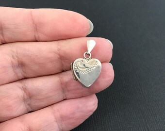 Tiny vintage 1979 hallmarked sterling silver engraved heart shaped photo locket