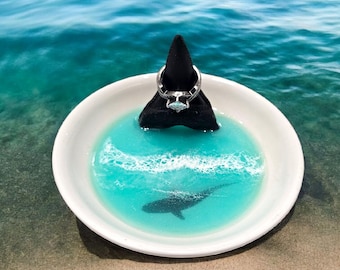Shark tooth ocean resin ring dish