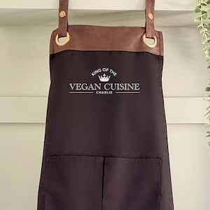 Delantal vegano de primera calidad con ribete de piel sintética y bolsillos, nombre personalizado: papá, esposo, abuelo, regalo para el día del padre o cumpleaños en el Reino Unido. Envío GRATIS al Reino Unido.