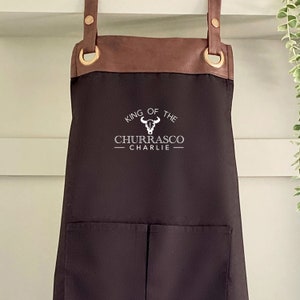 Delantal de churrasco de primera calidad con ribete de piel sintética y bolsillos. Nombre personalizado: papá, esposo, abuelo. Regalo para el Día del Padre o cumpleaños. Envío gratuito al Reino Unido.