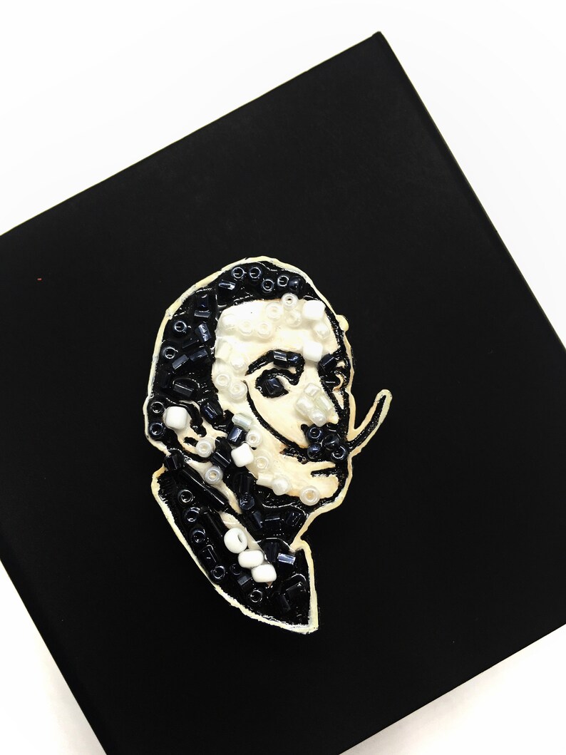Salvador Dali brooch pin wooden epoxy resin beaded beads jewelry Salvador for gifts for painter painters portrait brooch pin