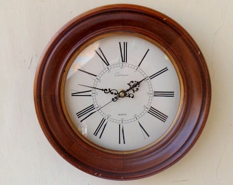 vintage poor art wall clock with Roman numerals battery movement diameter 28 cm weight 690 grams thickness 4 cm