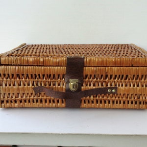 Vintage Italy, very old Wicker Picnic Basket, wicker picnic bag Italy 70s image 1