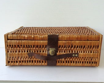 Vintage Italy, very old  Wicker Picnic Basket, wicker picnic bag Italy 70s