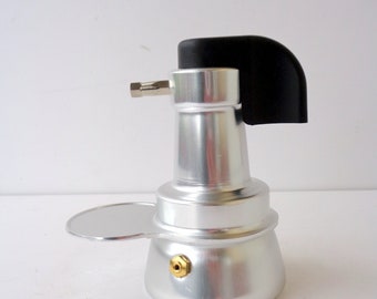 Vintage Italian coffee maker espresso machine, Kitchenware, Barista,  old coffee maker collectibles