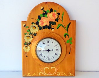 Ancienne horloge murale, en bois, peinte à la main, 32,5 hauteur, 24cm, horloge de travail, vintage des années 70